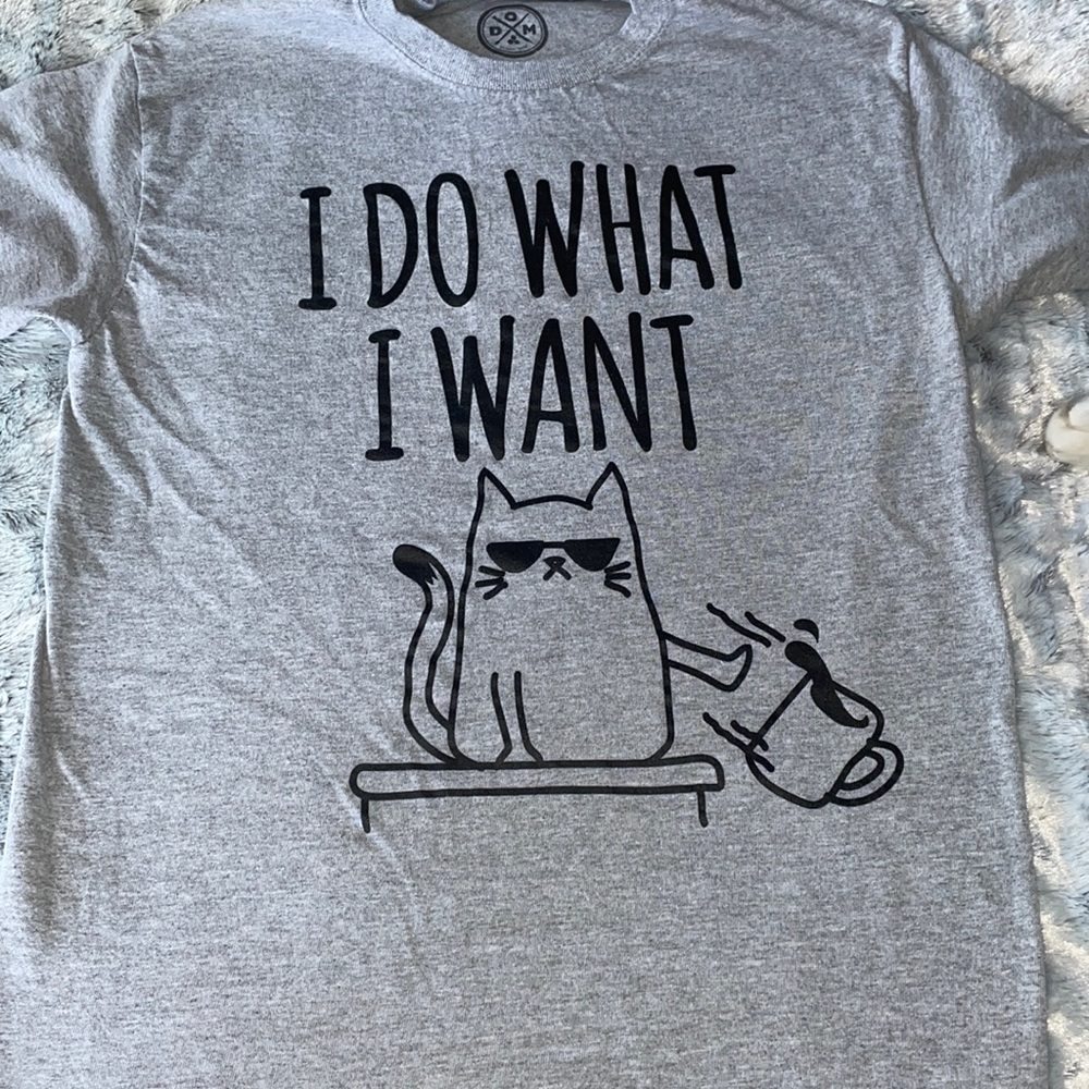 WOMENS SMALL T SHIRT
